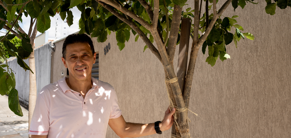 Prefeitura de Fortaleza disponibiliza plantio gratuito de árvores por meio do projeto Árvore na Minha Calçada