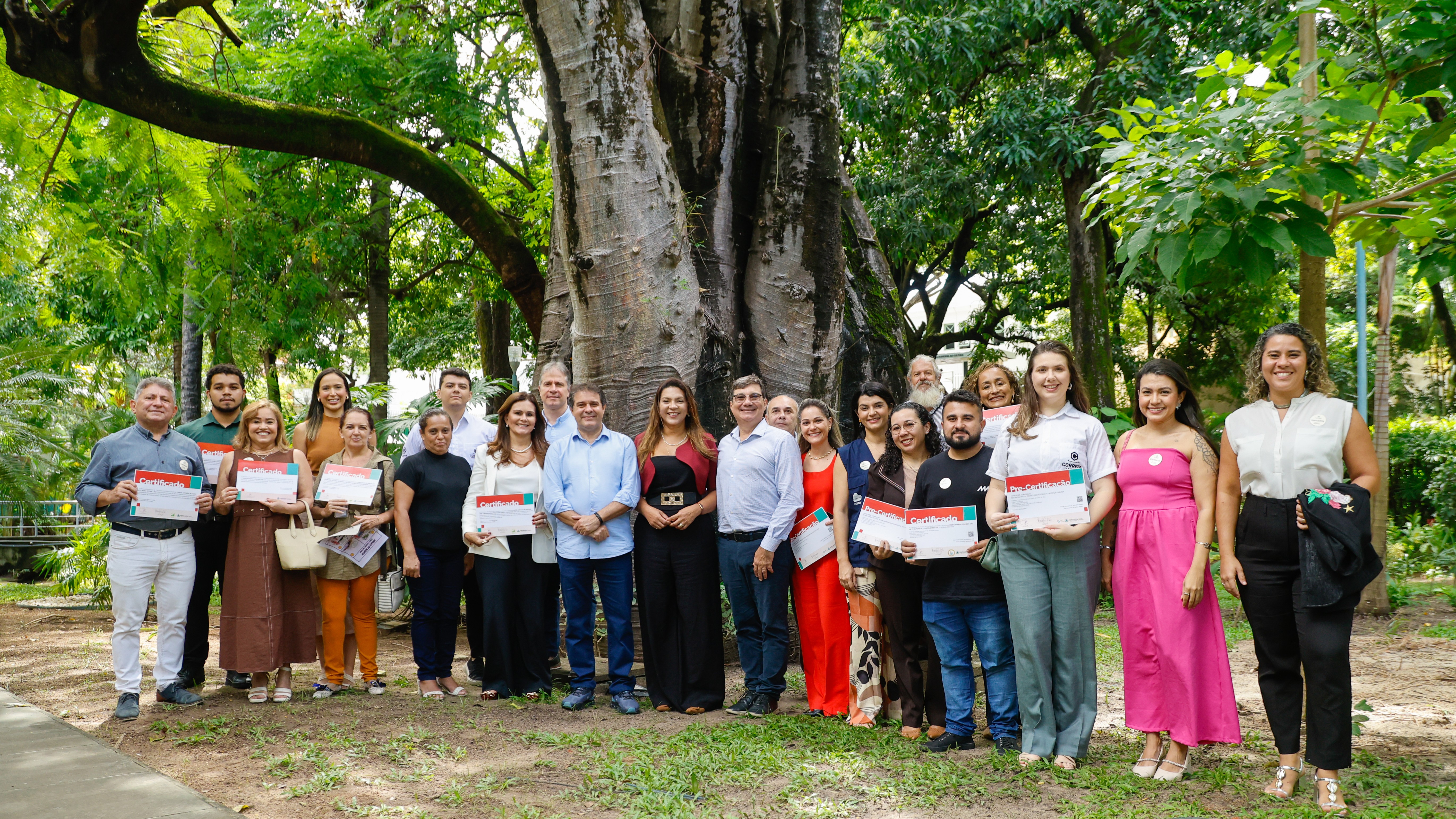 Prefeito Evandro Leitão certifica oito empresas e entidades com os selos Empresa Amiga do Meio Ambiente e Fator Verde